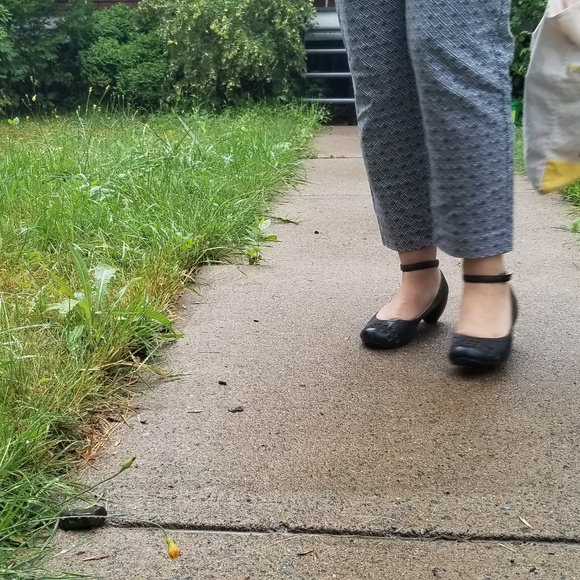 JUMP pumps - Picture 1 of 2